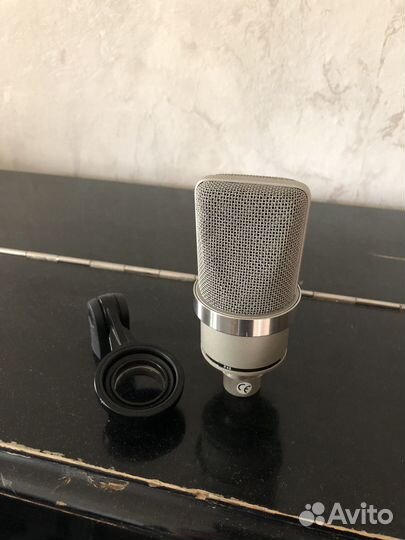 Студийный микрофон Neumann TLM102