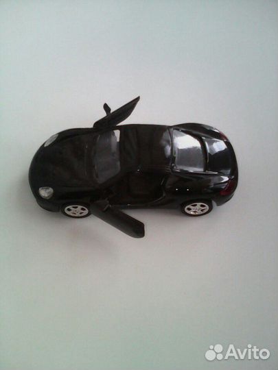 Продаю коллекционую машинку
