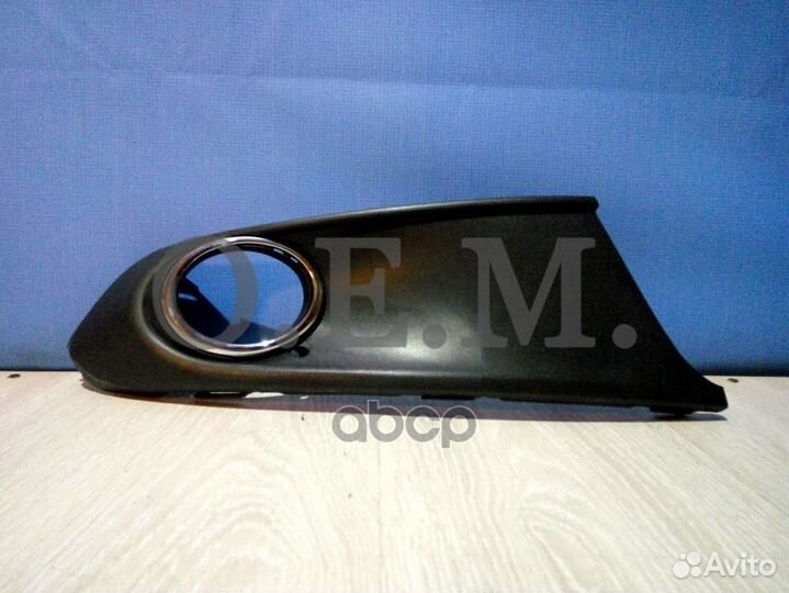 Окантовка противотуманной фары правая Volkswage