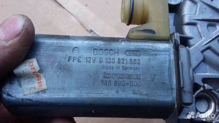 Мотор стеклоподъемника правый Mercedes W140