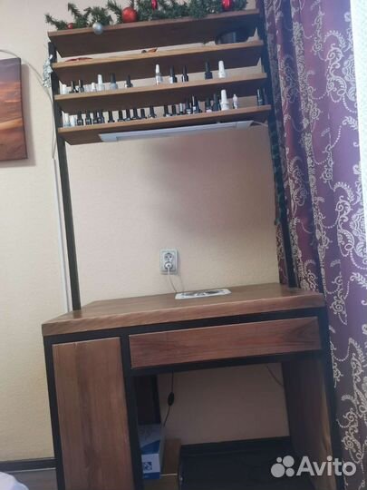 Маникюрный стол с пылесосом