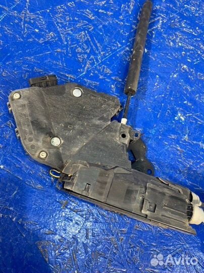 Замок двери передний левый Land Rover Range Rover