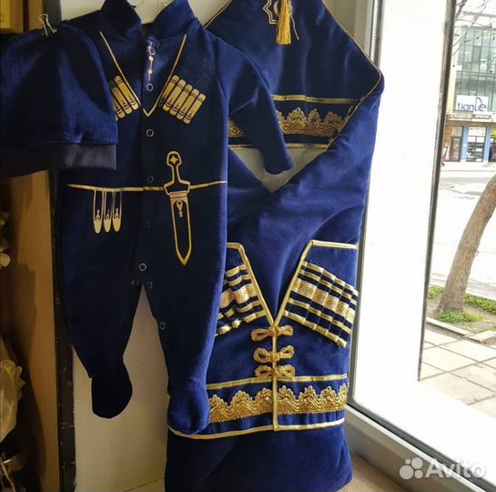 Велюровый национальный комплект на выписку