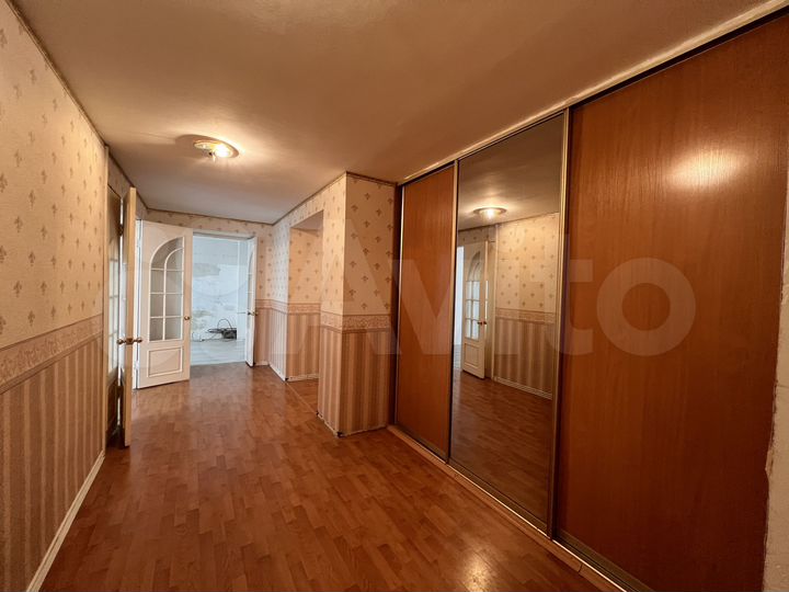 3-к. квартира, 110,5 м², 3/10 эт.