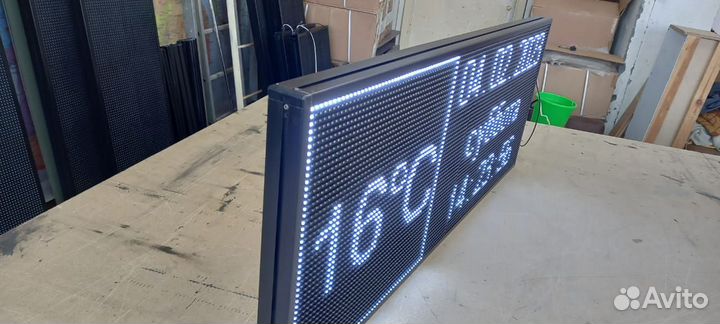 Бегущая строка 131х51х5 см белого свечения