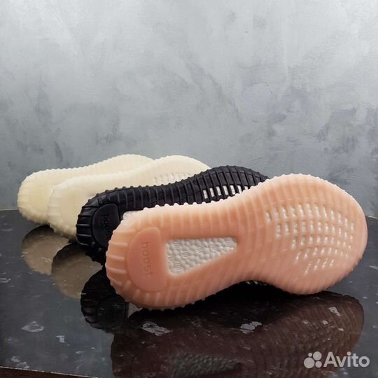 Топовые женские кроссовки adidas yeezy boost 350