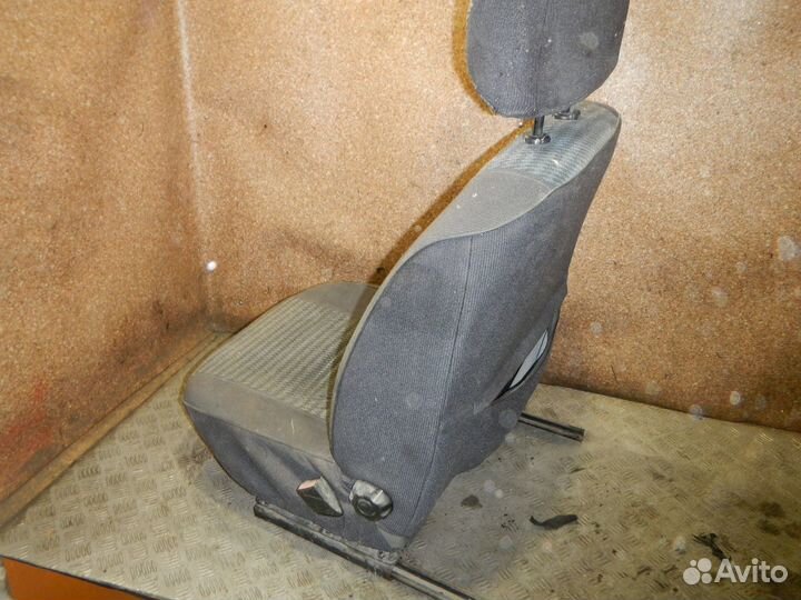 Сиденье переднее правое, Renault (Рено) -logan (05