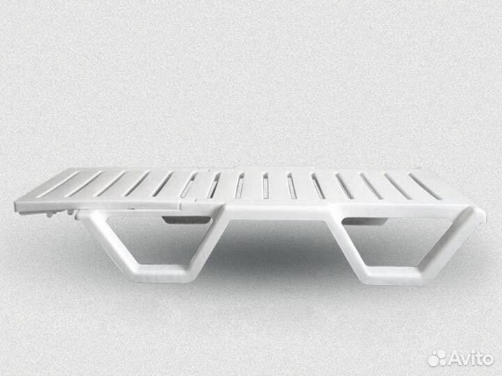 Шезлонг пластиковый