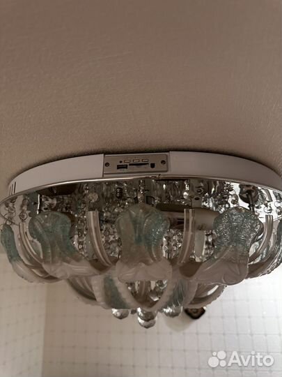 Люстра с колонкой