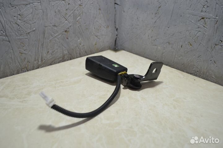 Фиксатор ремня задний Kia Ceed 2 JD