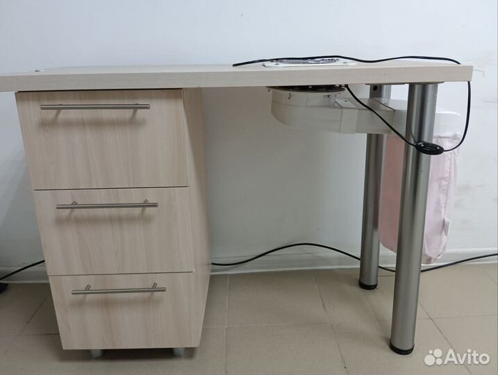 Маникюрный стол с вытяжкой бу