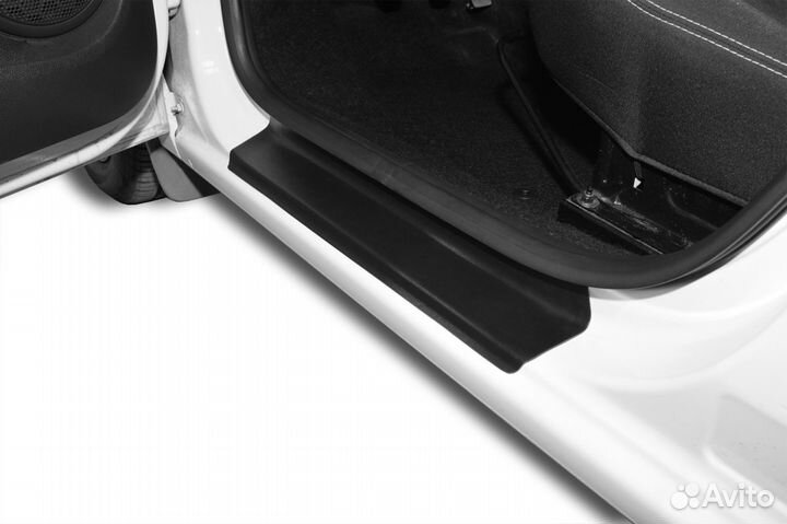 Накладки на пороги Renault Logan с 2014