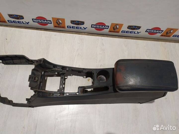 Консоль между сидений центральная Geely emgrand X7