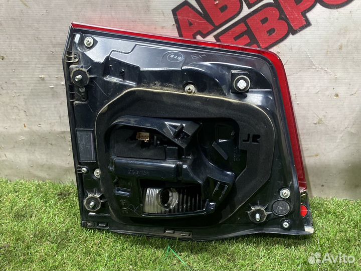 Задний внутренний фонарь Toyota Land Cruizer 200