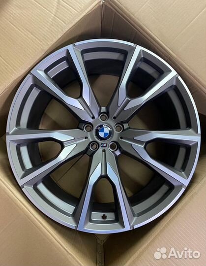 Диски на BMW X7 755М-стиль R22 разноширокие