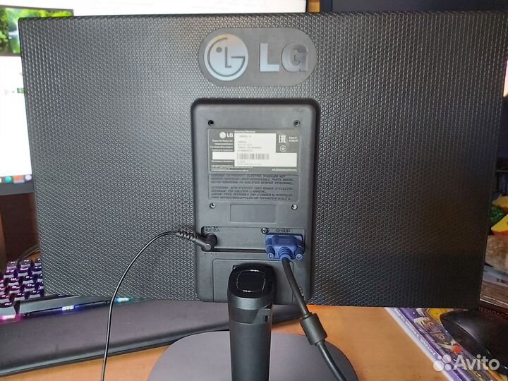 Монитор LG 18.5
