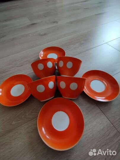 Набор чашек с блюдцами