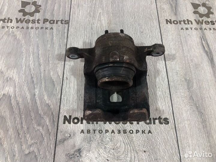 Суппорт передний правый Suzuki Swift 4 хэтчбек