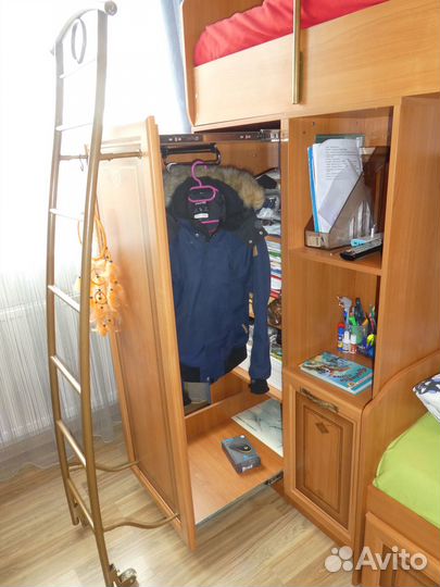 Двуярусная кровать + платяной шкаф Аврора