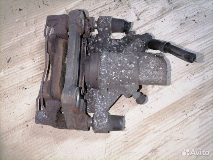 Суппорт задний левый Mini Cooper R50 W10B16AA 2002