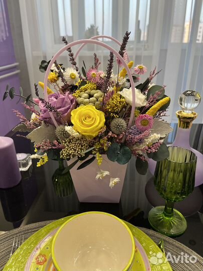 Цветочная композиция в вазе