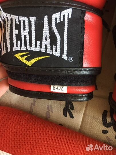 Перчатки, шлем, щитки для единоборств