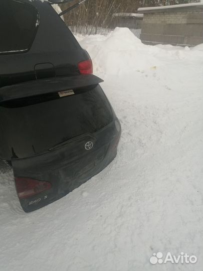 Дверь задняя на тойоту ипсум в 20 кузове