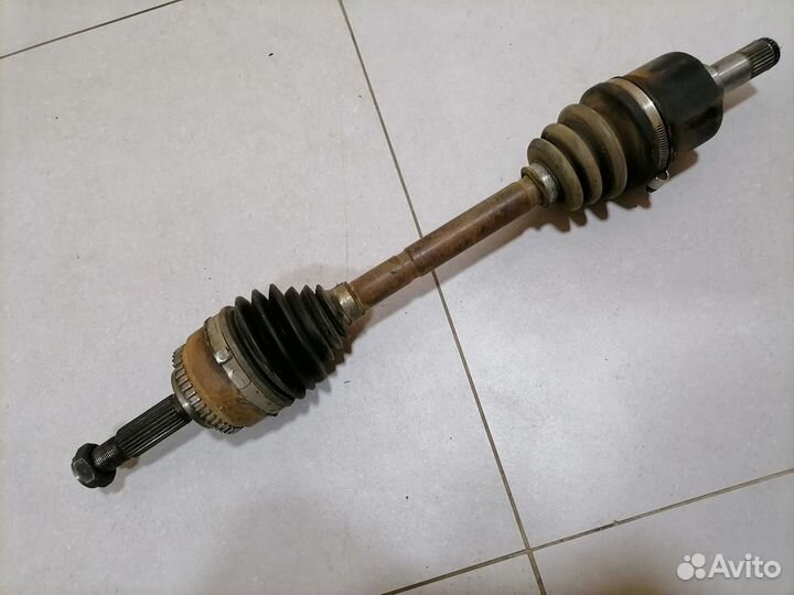 Привод передний левый Mitsubishi Lancer (CK) 1997