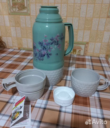 Термос с кружками