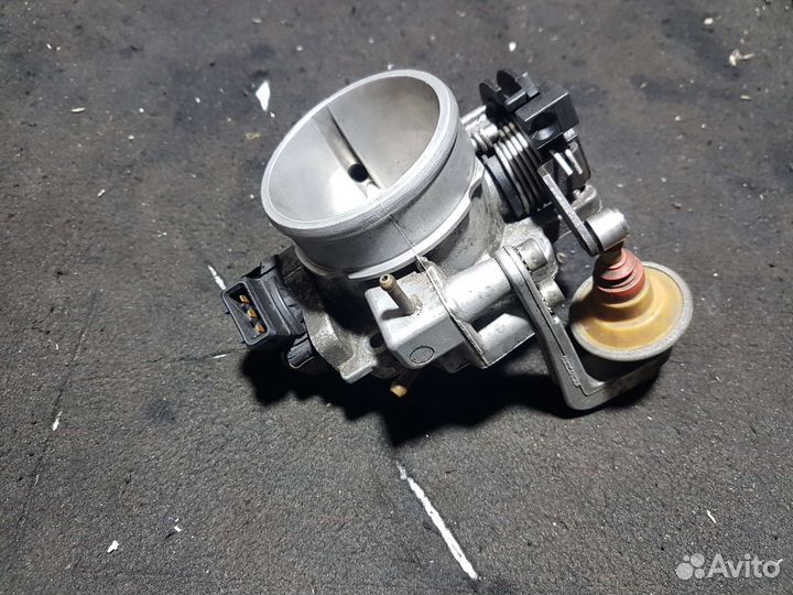 Дросельная заслонка Volkswagen b3 2.0 2e