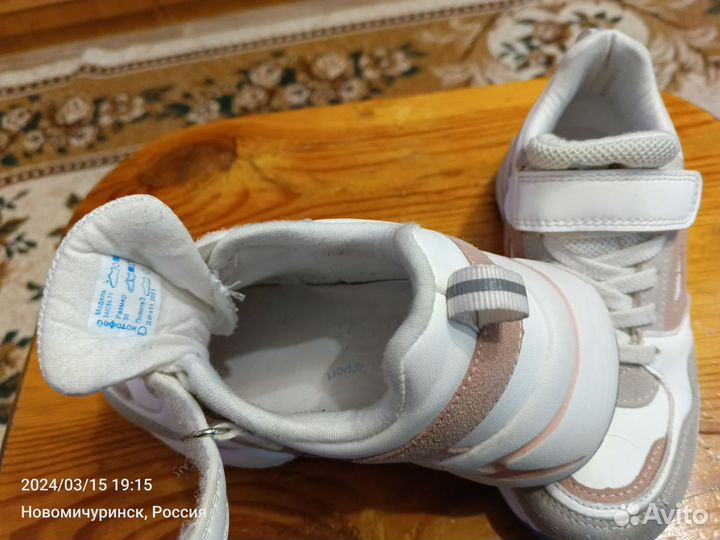 Детские кроссовки