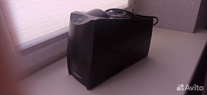 Ippon back comfo pro600 Бесперебойник