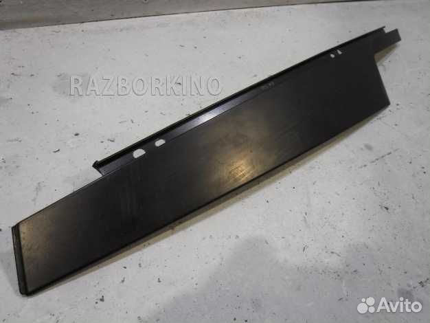 Накладка двери передней правой