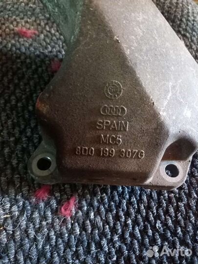 Кронштейн двигателя ауди