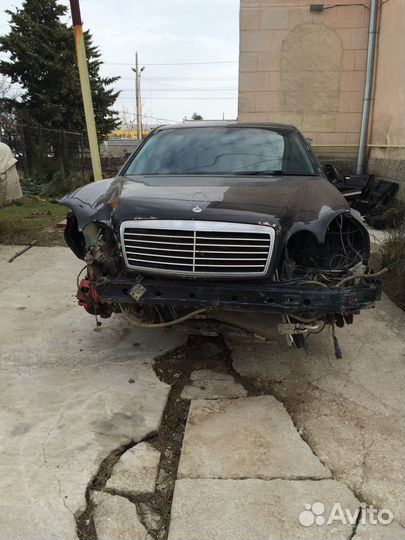 Разбор Запчасти на mercedes 210