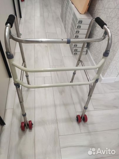 Ходунки для взрослых на колесах