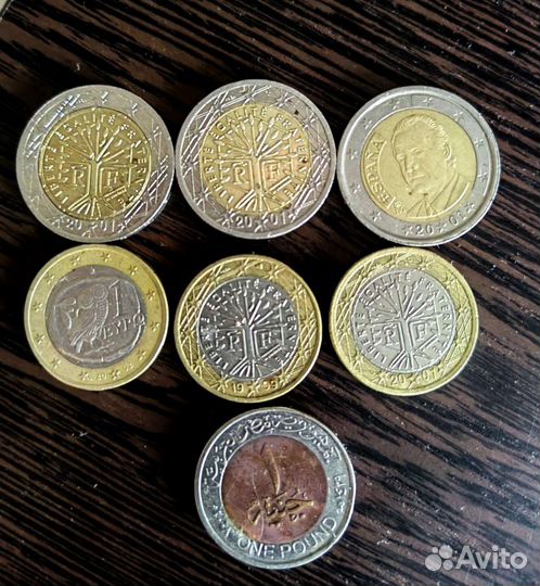 Монеты евро и египетский фунт