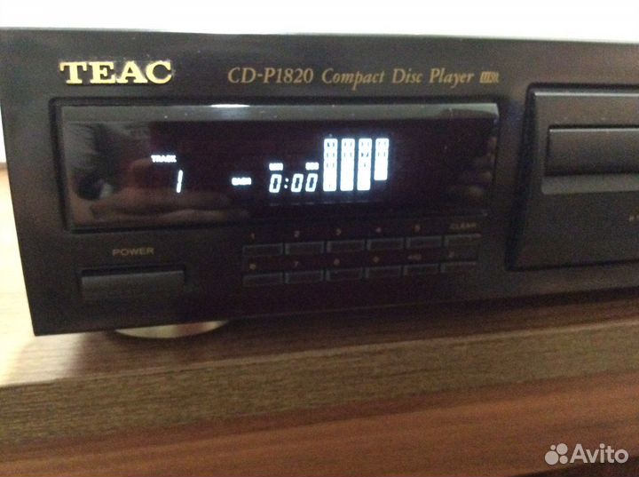 CD проигрыватель Teac CD-P1820