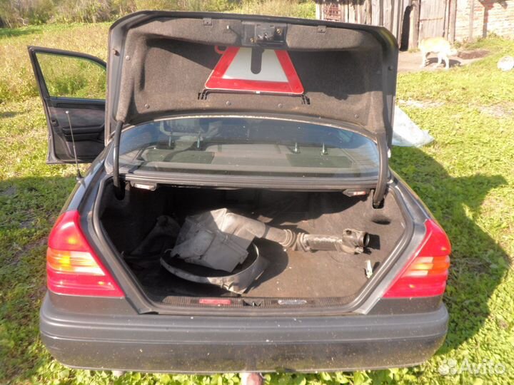 Крышка багажника Mercedes Benz C 202