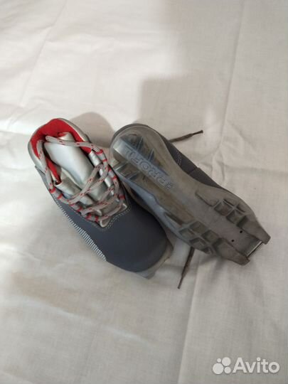 Детские лыжные ботинки