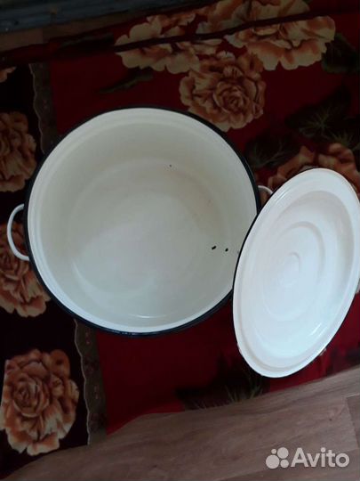 Большая эмалированная кастрюля(для дома,мероприяти