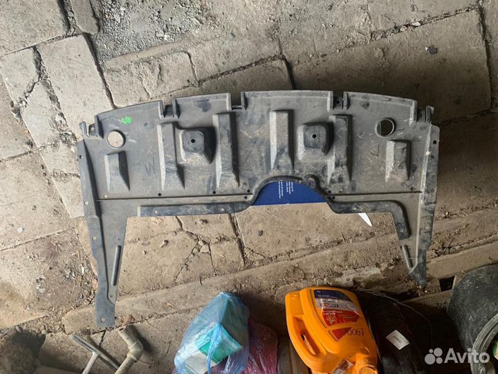 Пыльник двигателя mitsubishi Colt 734 VI 2004-201