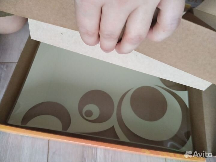 Набор новых стеклянных тарелок