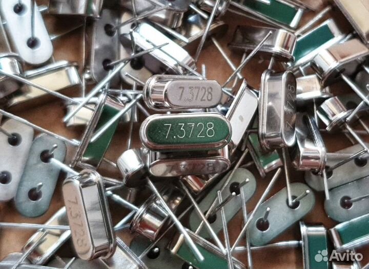 Кварцевый резонатор 7,3728 мгц