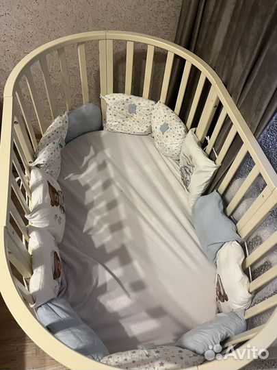 Детская кроватка с маятником