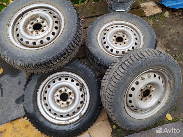 Зимняя нешипованная резина на дисках