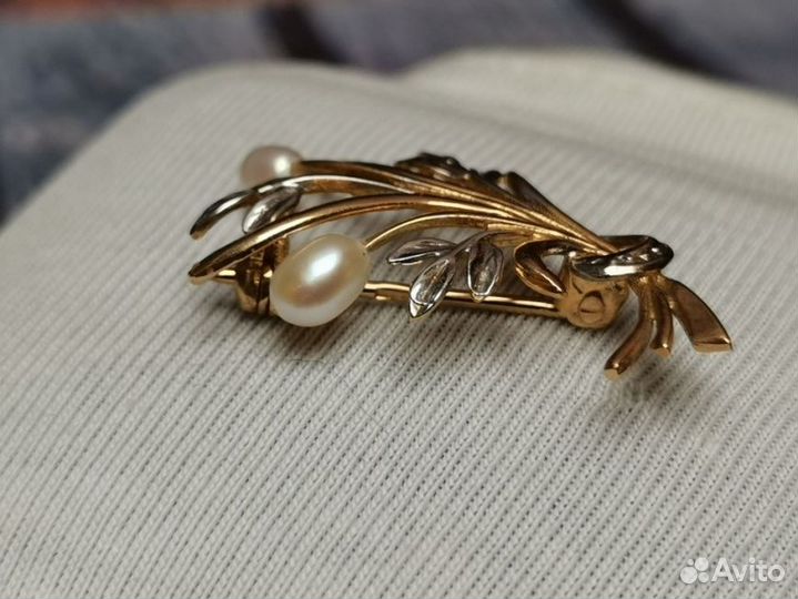 Золотая Брошь 585 пробы массой 2,8 грамма