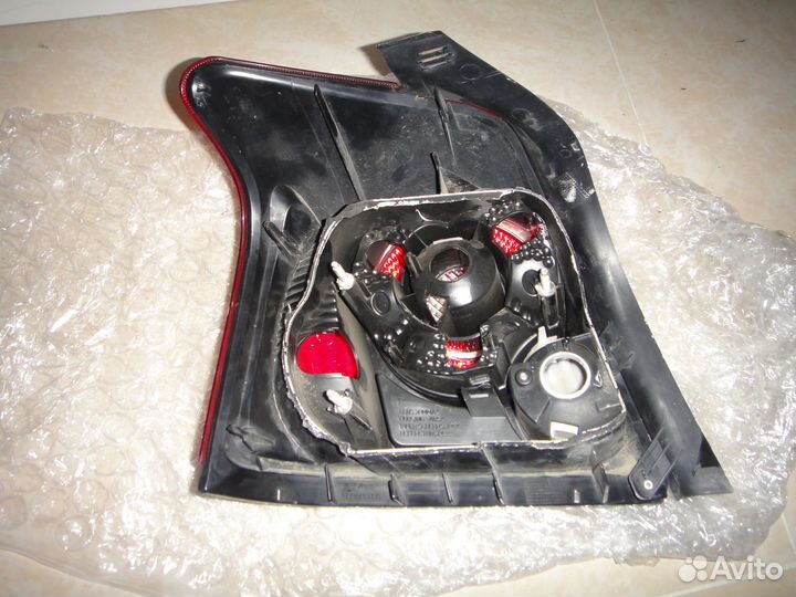 Фонарь задний правый toyota avensis 250 рестайл