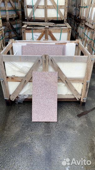 Гранитная плитка Imperial Red