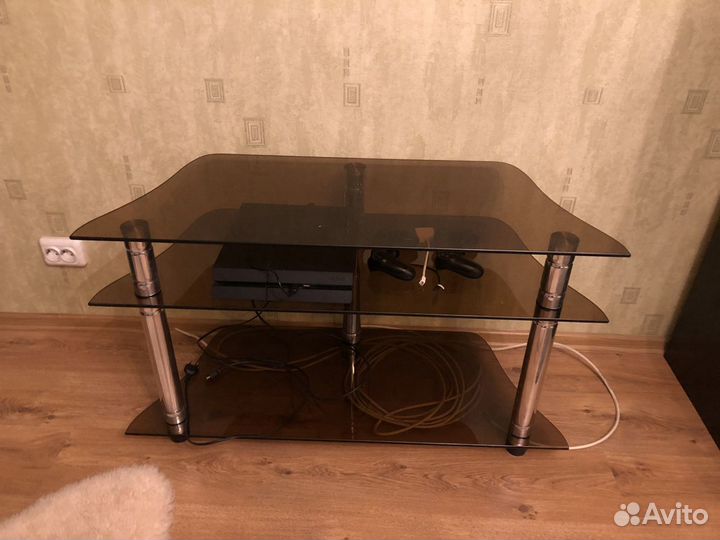 Стеклянная тумба под тв